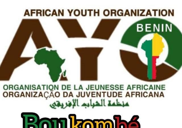 l’African YOUTH ORGANIZATION (AYO) ET LA MAIRIE DES JEUNES NETTOIENT LE CPS DE BOUKOMBÉ