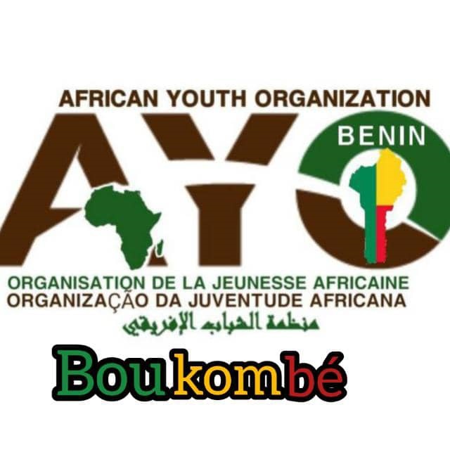 l’African YOUTH ORGANIZATION (AYO) ET LA MAIRIE DES JEUNES NETTOIENT LE CPS DE BOUKOMBÉ