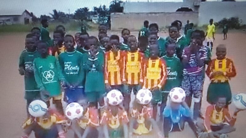 L’INFATIGABLE PRÉSIDENT KABONGO RENDS HEUREUX LES PENSIONNAIRES DU CENTRE DE FORMATION T. BERNAERTS SPORT ACADEMY ALLADA JEV