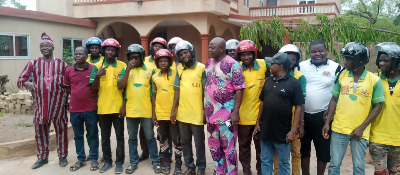 BÉNIN/ SOCIÉTÉ : DISTRIBUTION GRATUITE DE CASQUES ORIGINAUX AUX QUATRE ASSOCIATIONS DE CONDUCTEURS DE TAXIS MOTOS DE TANGUIÉTA