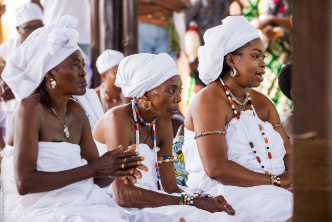 Vodun Days : prières des dignitaires du Temple Mami-Plage de Ouidah pour le Bénin