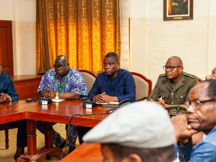 Libération de l’emprise des lignes haute tension à Abomey-Calavi : Le Ministre Conseiller Jacques AYADJI fait un point d’étape avec les Chefs d’arrondissement