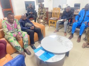 WhatsApp-Image-2026-03-13-at-21.57.311-300x225 Audience spéciale à la Mairie de Parakou Bénédiction et dialogue   Les hommes de Dieu des églises évangéliques prient pour le nouveau Zul-Kifly ZAKARIE