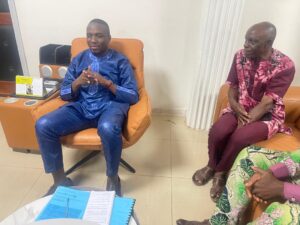 WhatsApp-Image-2026-03-13-at-21.57.322-1-300x225 Audience spéciale à la Mairie de Parakou Bénédiction et dialogue   Les hommes de Dieu des églises évangéliques prient pour le nouveau Zul-Kifly ZAKARIE